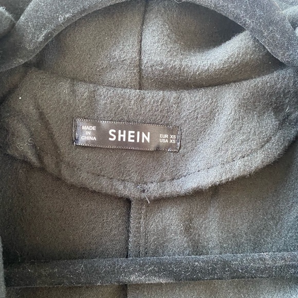 Black/Green Shein Cape with Pockets - Picture 3 of 4